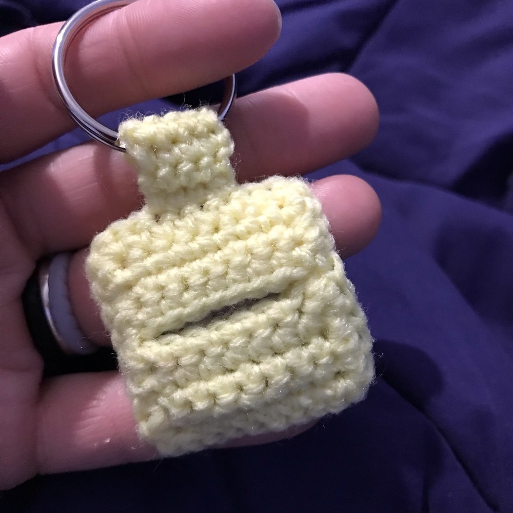 Yellow Crocheted Aldi Quarter Keeper Keychain - Picture 3 of 3